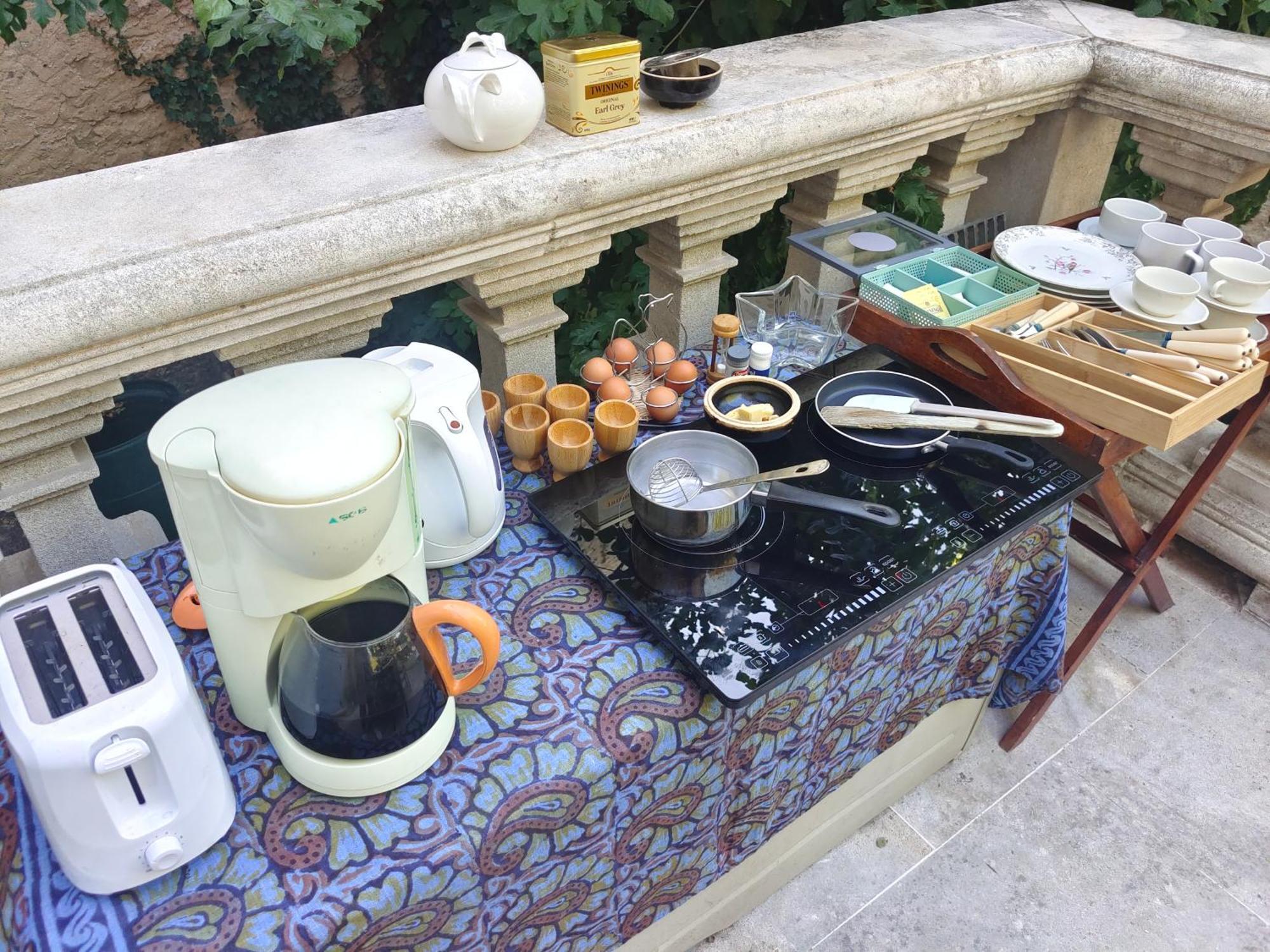 Bed and Breakfast Rue Du Chateau A Cabrieres D'Avignon Екстер'єр фото