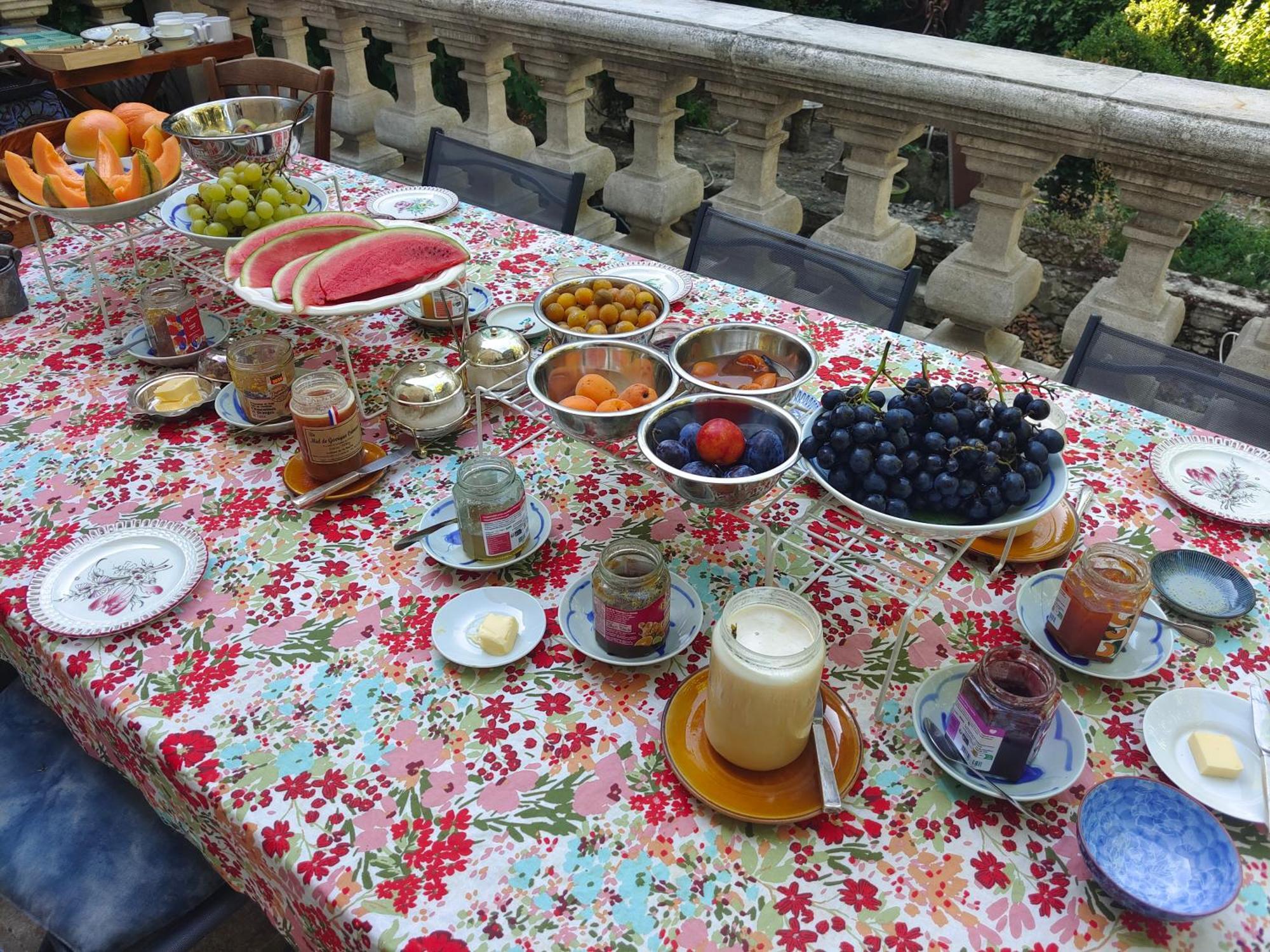 Bed and Breakfast Rue Du Chateau A Cabrieres D'Avignon Екстер'єр фото