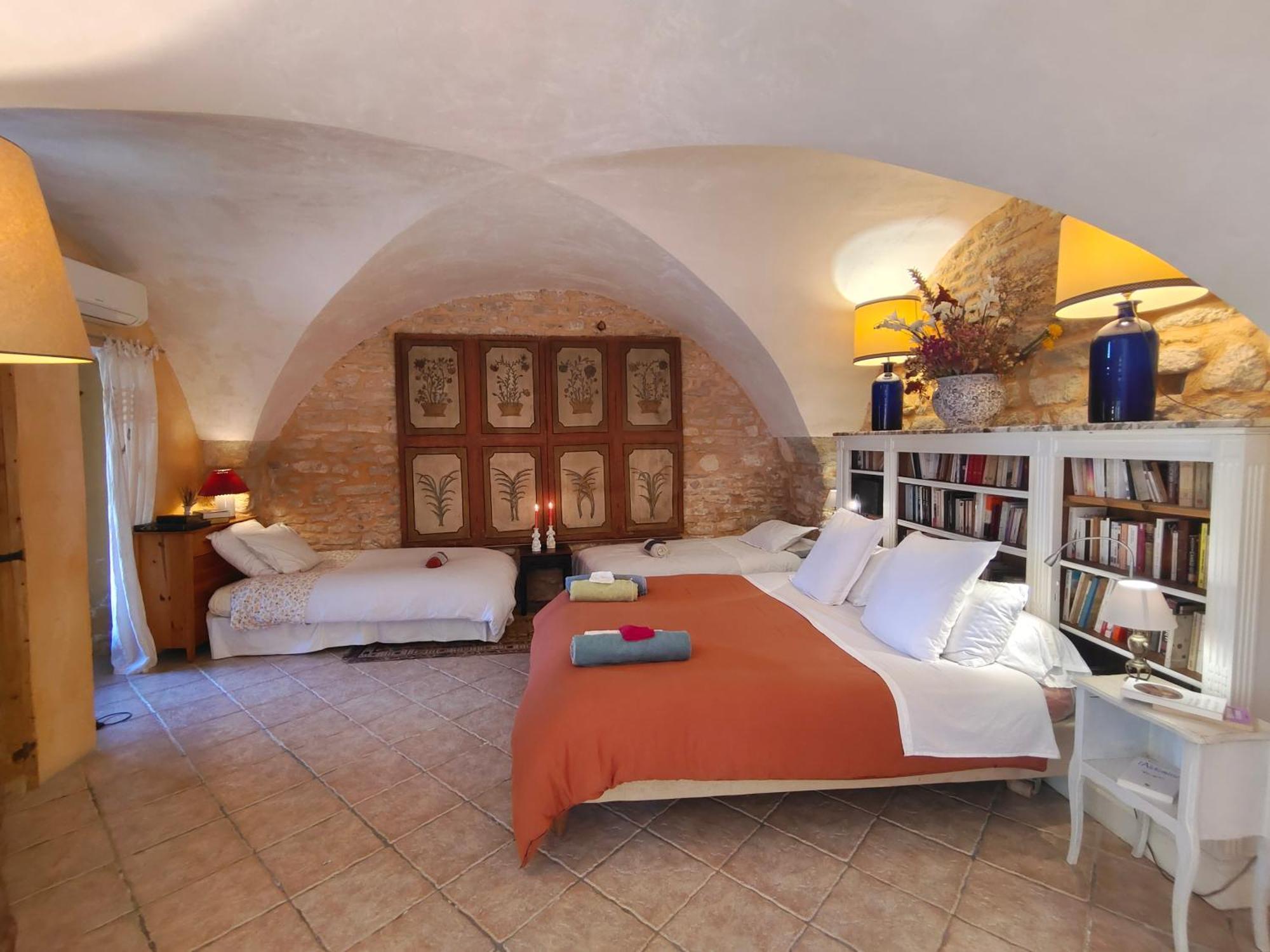 Bed and Breakfast Rue Du Chateau A Cabrieres D'Avignon Екстер'єр фото
