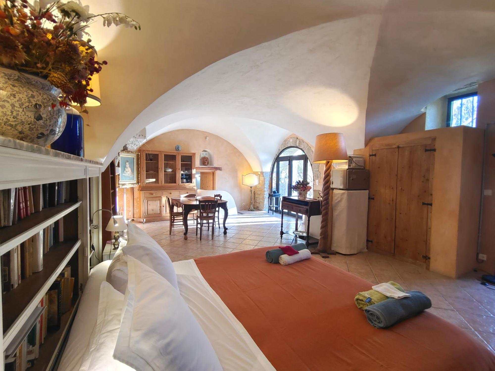 Bed and Breakfast Rue Du Chateau A Cabrieres D'Avignon Екстер'єр фото