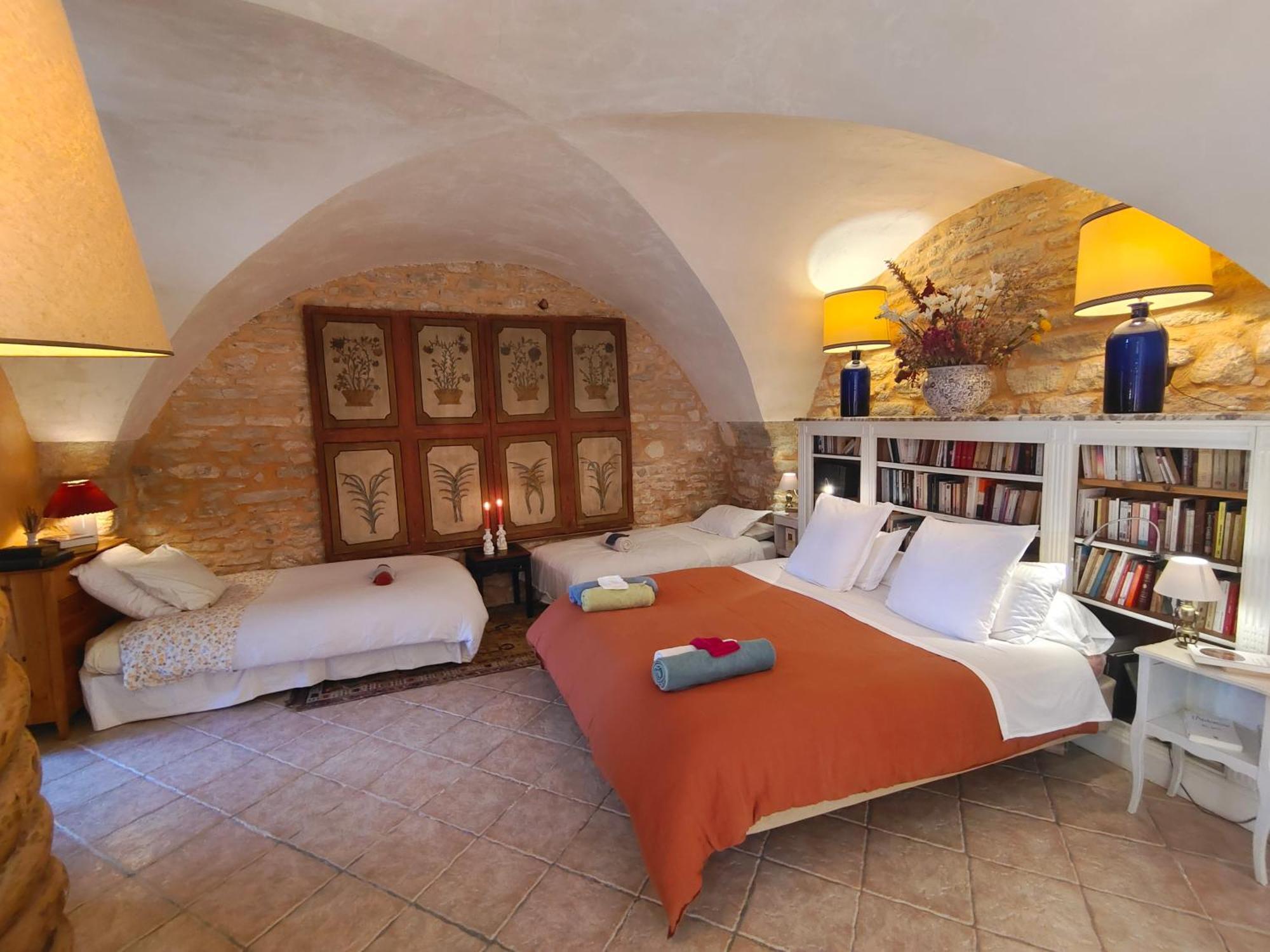 Bed and Breakfast Rue Du Chateau A Cabrieres D'Avignon Екстер'єр фото