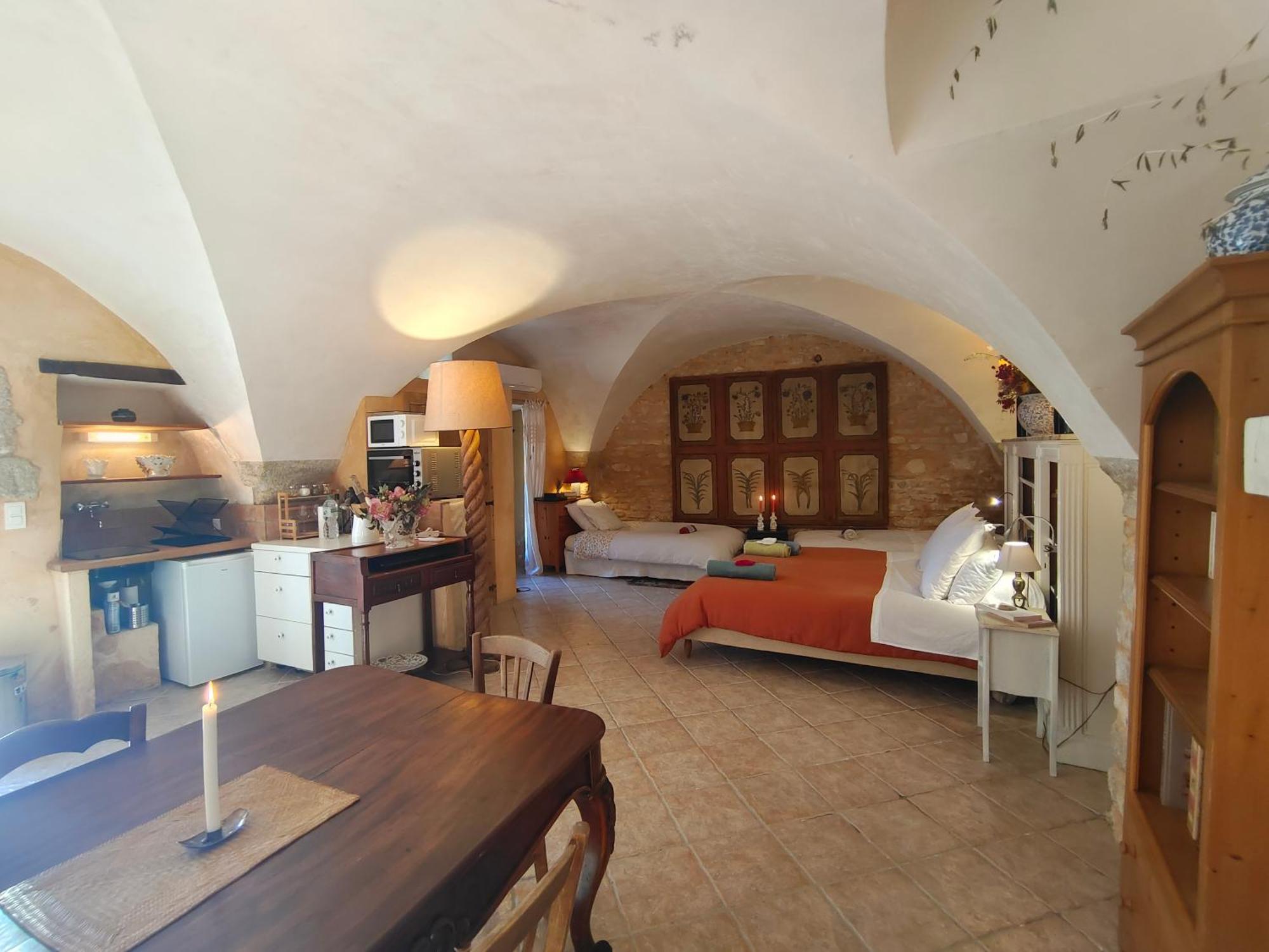 Bed and Breakfast Rue Du Chateau A Cabrieres D'Avignon Екстер'єр фото
