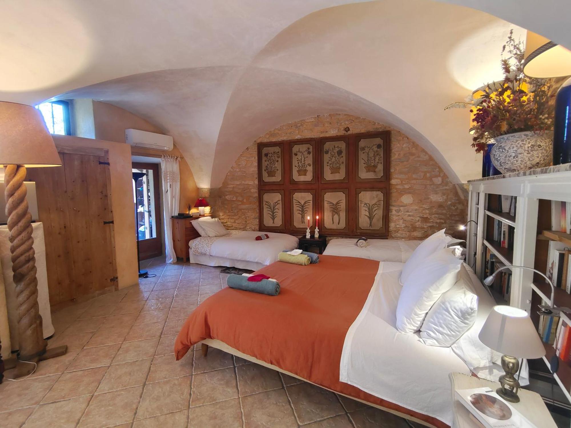 Bed and Breakfast Rue Du Chateau A Cabrieres D'Avignon Екстер'єр фото