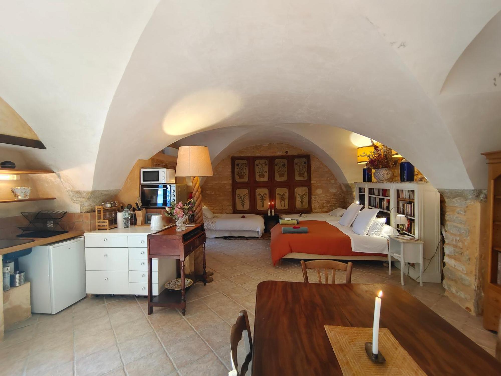 Bed and Breakfast Rue Du Chateau A Cabrieres D'Avignon Екстер'єр фото